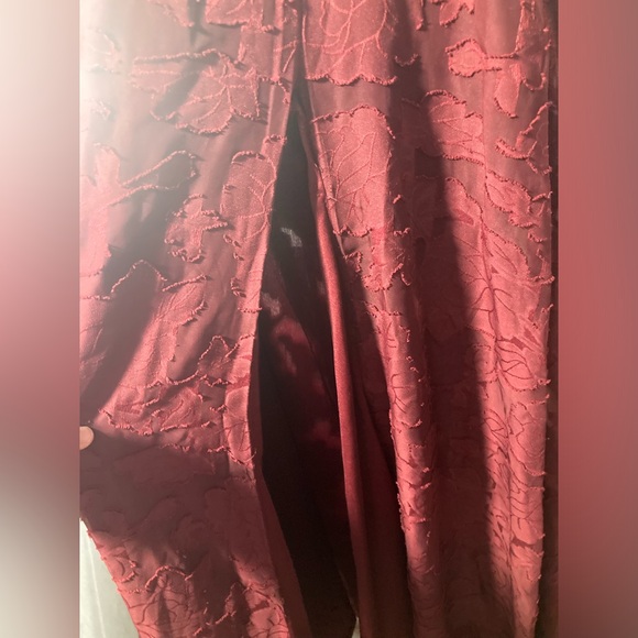 LULUS WINE COLORED LACE STRAPLESS DRESS SIZE MEDIUM - Picture 8 of 8